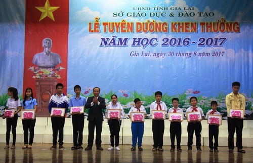 Nhiều em đạt giải cao trong các kỳ thi quốc gia được khen thưởng