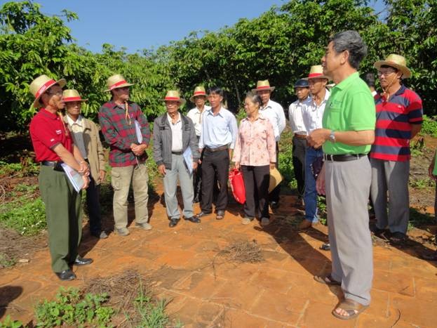 Nông dân Tây Nguyên được đại diện Nescafé hướng dẫn lập kế hoạch sản xuất, kinh doanh cà phê