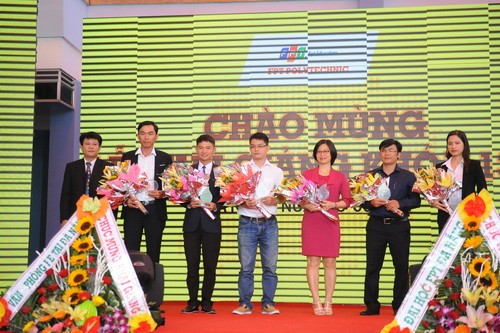 Dịp này, CĐ FPT Polytechnic Đà Nẵng và 6 doanh nghiệp thực hiện ký kết hợp tác phát triển nguồn nhân lực chất lượng cao.