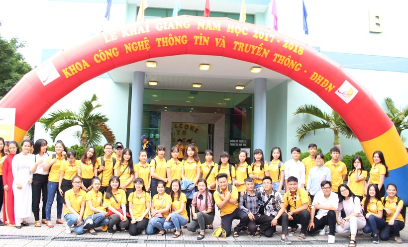 Năm học 2017-2018, khoa Công nghệ Thông tin và truyền thông (Đại học Đà Nẵng) đón nhận gần 240 tân sinh viên nhập học khóa đầu tiên