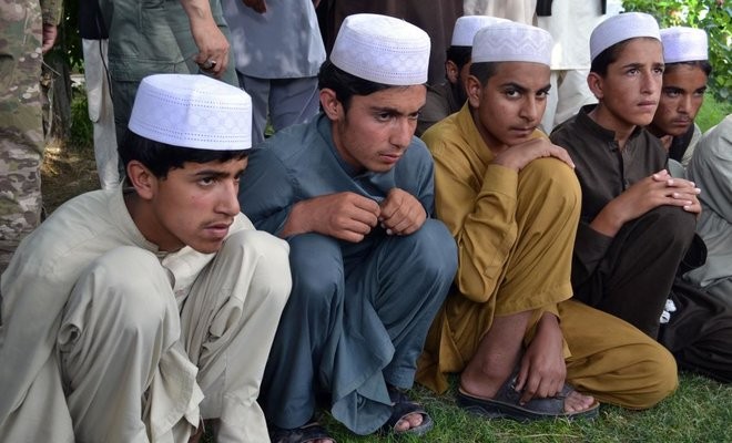 Afghanistan:  Nhức nhối học sinh bị lừa cầm súng