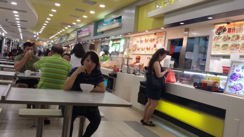 Tại sao người Singapore mê foodcourt?
