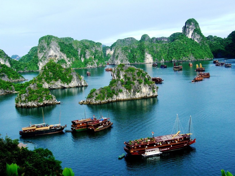 Với bề dày văn hóa lịch sử cùng nhiều điểm du lịch hấp dẫn, Việt Nam đang trở thành nơi thu hút khách nước ngoài tới khám phá.