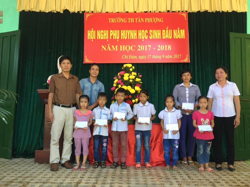 Tiếp sức đến trường cho học sinh nghèo trường Tân Phượng -  Phú Thọ 