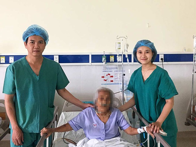 Phẫu thuật lấy 15 viên sỏi trong ống mật cứu sống cụ bà 94 tuổi