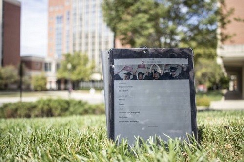 ​Mỗi sinh viên nhập học Đại học bang Ohio năm 2018 sẽ được cung cấp một iPad Pro có dung lượng bộ nhớ lên tới 256 GB. Ảnh:Ris Twigg
