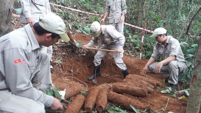 Phát hiện 27 quả pháo trong vườn nhà dân ở Quảng Trị
