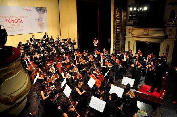 Đêm nhạc cổ điển Toyota 2017 có sự tham gia biểu diễn của dàn nhạc Royal Phiharmonic Concert Orcchestra (RPCO) – một trong những dàn nhạc nổi tiếng đến từ Anh Quốc

