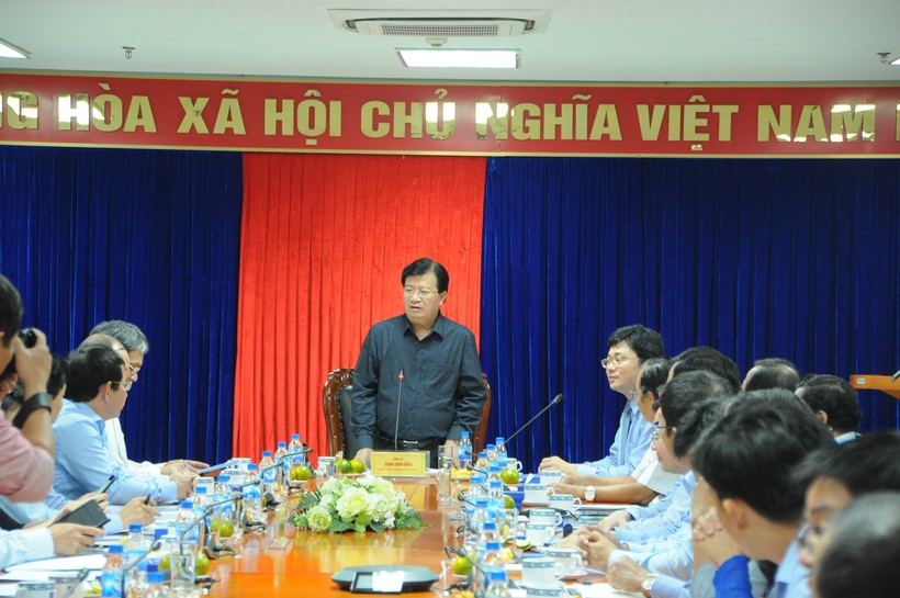 Phó Thủ tướng Trịnh Đình Dũng đánh giá cao sự nỗ lực của công ty Lọc hóa dầu Bình Sơn trong việc vận hành nhà máy lọc dầu Dung Quất ổn định, an toàn, hiệu quả