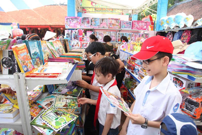 Đối với thị trường sách dịch dành cho thiếu nhi, sự tiếp nhận ở trẻ chủ yếu là vì tò mò, háo hức thì những bản dịch ẩu, dịch vội, thậm chí những đầu sách không phù hợp với thị trường Việt Nam... lại trở nên đáng lo ngại.