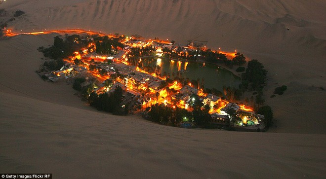 Không thể tin nổi: Giữa sa mạc khô cằn có một ốc đảo xinh lung linh thế này 