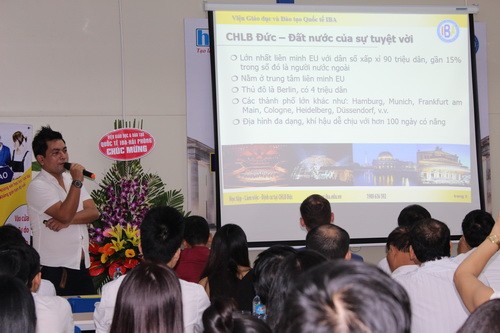  Ông Hoàng Tuấn Anh - Ủy viên HĐQT, Tổng giám đốc Công ty Cổ phần IBA Việt Nam phát biểu tại Hội thảo

