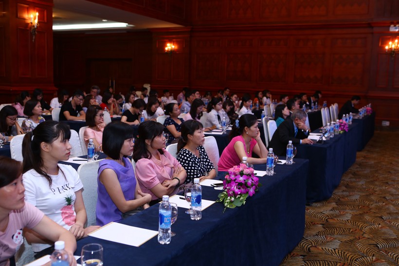 Hội nghị với sự tham dự của hơn 100 bác sĩ và nhân viên y tế tại TP Hà Nội.