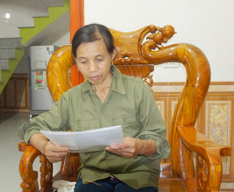 Cô Nguyễn Thị Vỹ hiện phải làm thêm nhiều việc kiếm thêm thu nhập cho đủ sống.