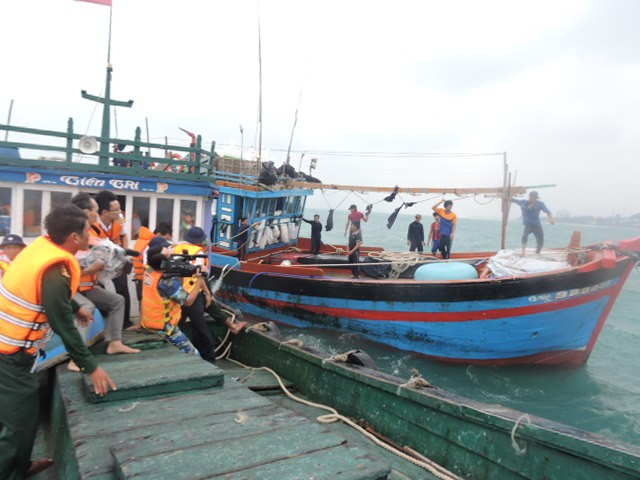 Ngoài cứu các ngư dân Lý Sơn lực lượng CSB còn cứu tàu cá của ngư dân gặp nạn trên biển