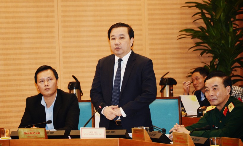 Giám đốc Sở GD&ĐT Hà Nội Chử Xuân Dũng phát biểu tại buổi lễ.