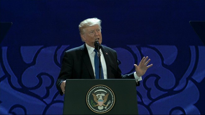 Tổng thống Mỹ Donald Trump phát biểu với cộng đồng kinh doanh tại APEC CEO Summit 2017.