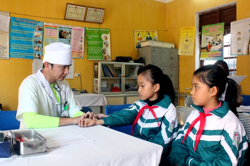 Triển khai gói dịch vụ y tế cơ bản tại trạm y tế:  Người dân, học sinh cùng hưởng lợi