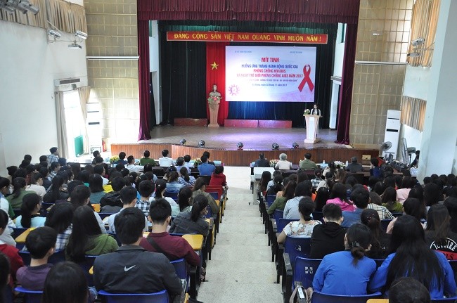  Lễ mít tinh thu hút gần 1.000 cán bộ, giảng viên, sinh viên đến từ ĐH Đà Nẵng, Sở Y tế, Công an Đà Nẵng, Trung tâm phòng chống HIV/AIDS thành phố Đà Nẵng.
