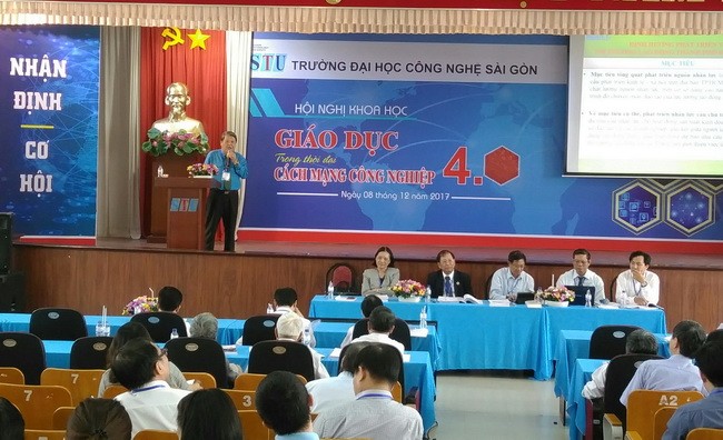 Ông Trần Anh Tuấn – Phó Giám đốc, Trung tâm Dự báo nhu cầu nhân lực và Thông tin thị trường lao động TPHCM chia sẻ tham luận tại Hội nghị.