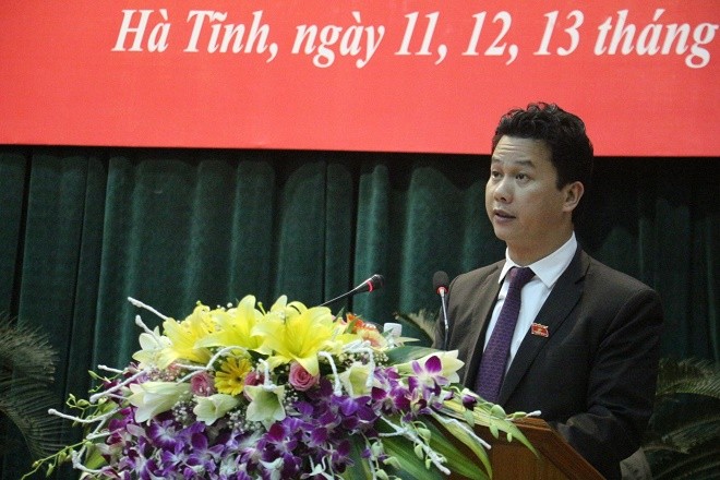 Chủ tịch UBND tỉnh Đặng Quốc Khánh phát biểu tiếp thu chất vấn và làm rõ những vấn đề đại biểu, cử tri tỉnh nhà quan tâm