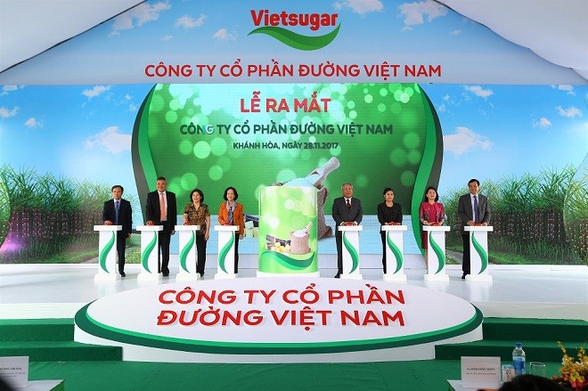  Các khách mời thực hiện nghi lễ ra mắt logo Công ty cổ phần đường Việt Nam