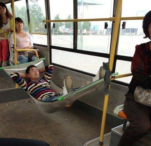 Những hình ảnh "độc nhất vô nhị" trên xe buýt 
