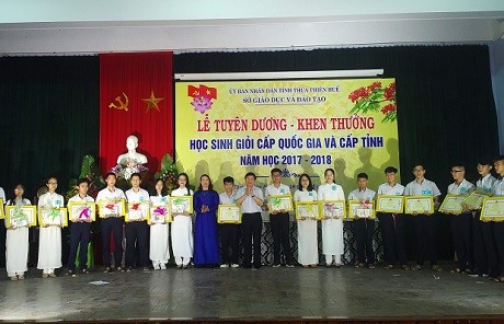 Thừa Thiên - Huế: Tuyên dương, khen thưởng học sinh giỏi năm 2017 – 2018