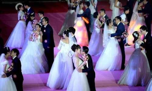 Các cặp vợ chồng Trung Quốc làm bài kiểm tra trước khi ly dị