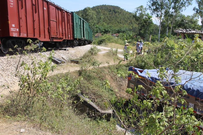 Hiện trường tai nạn đường sắt tại Nghệ An