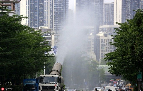 Thành phố Trung Quốc phun sương để hạ nhiệt 41 độ C