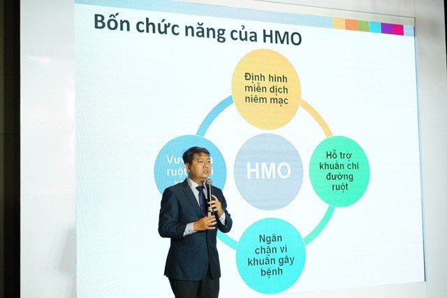 PGS.TS Nguyễn Anh Tuấn –Phó trưởng Bộ môn Nhi- ĐH Y dược TPHCM cho biết HMO là thành phần nhiều thứ 3 trong sữa mẹ và có chức năng tăng cường đề kháng cho trẻ.

