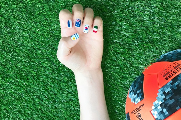 Chào đón World Cup với những mẫu móng tay mang màu cờ sắc áo
