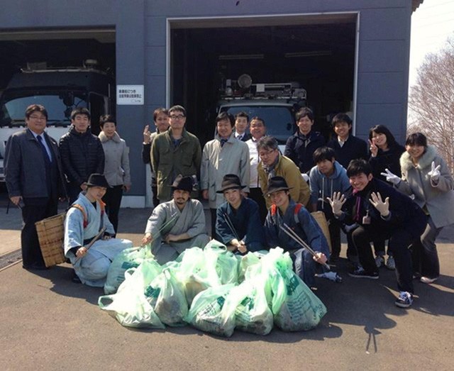 Độc đáo samurai thu rác ở Nhật Bản