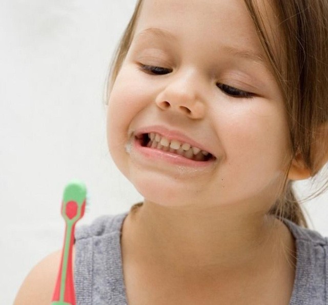 Lắng nghe chuyên gia tư vấn cách chăm sóc răng cho trẻ theo từng độ tuổi