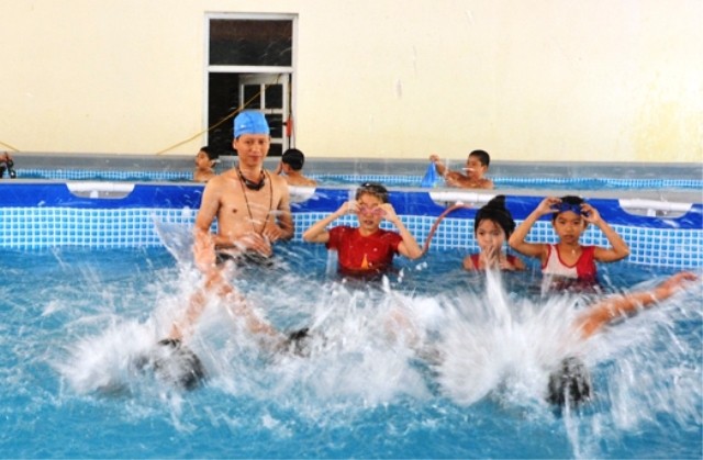 Học bơi miễn phí tại thị xã Hồng Lĩnh do Thị đoàn tổ chức vào những dịp nghỉ hè hàng năm

