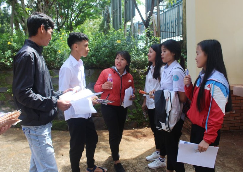 Thí sinh hoàn thành bài thi tại điểm trường THPT Chu Văn An- Đắk Nông