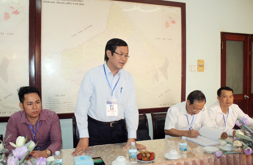Thứ trưởng Nguyễn Văn Phúc làm việc với Ban Chỉ đạo thi tỉnh Sóc Trăng.

