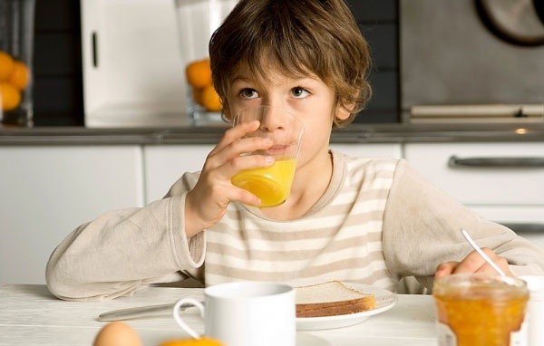 Hậu quả "đáng sợ" được khoa học chứng minh nếu uống nước cam sai cách