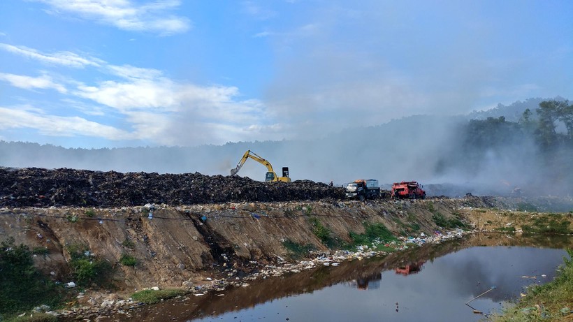 Bãi rác tại xã Ngọc Sơn, huyện Quỳnh Lưu bốc cháy từ ngày 25/6