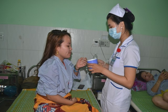 Cô giáo Nguyễn Thị Xuân Mai đang điều trị tại bệnh viện

