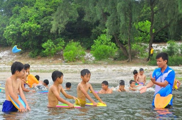 Lớp học bơi miễn phí ở Quảng Trị