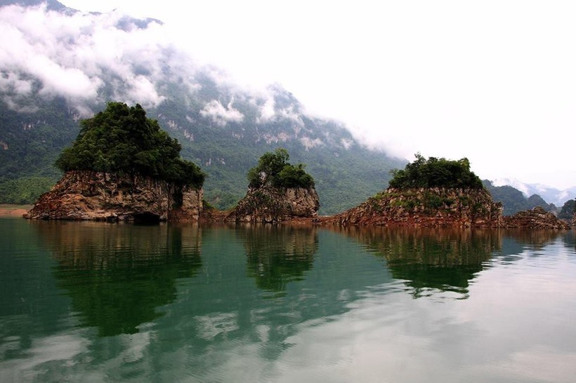 Hồ Na Hang đẹp tựa một bức tranh thủy mặc
