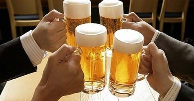 Sử dụng bia rượu: Biết hại vẫn uống