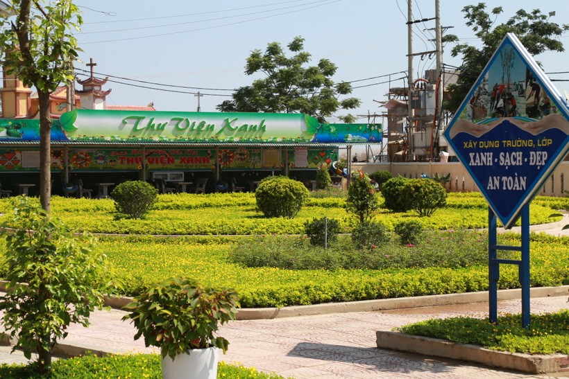  Khuôn viên thư viện xanh của trường Tiểu học Quảng Văn được sự chung tay xây dựng của Chính quyền, nhà trường, xã hội lần nữa khẳng định sức mạnh từ sự kết nối này.


