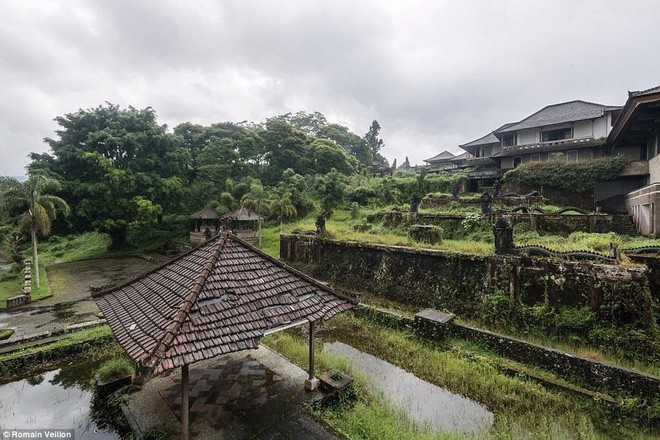 Khách sạn bỏ hoang bí ẩn trên đảo Bali: Hoàn hảo từ kiến trúc đến vị thế nhưng không bao giờ mở cửa