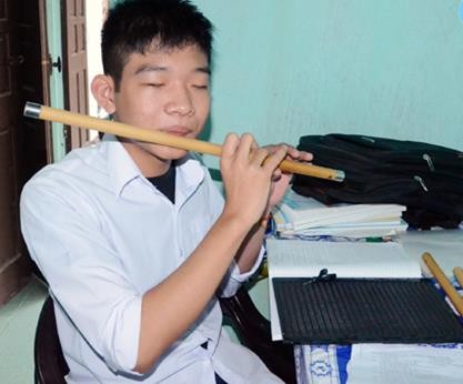 Học trò khiếm thị Trần Việt Hoàng 