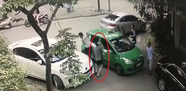 Hà Nội: Khởi tố chủ xe Mercedes “choảng” gạch tài xế taxi Mai Linh