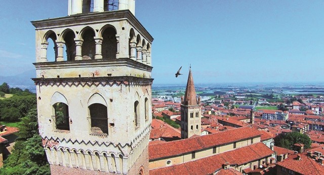 Civic Tower ở Saluzzo, được xây dựng vào năm 1462 được xem như là một biểu tượng kiến trúc của thị trấn