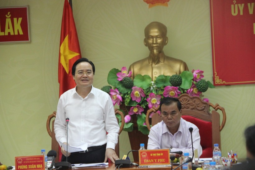  Bộ trưởng Phùng Xuân Nhạ phát biểu tại buổi làm việc

